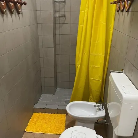 Yellow House Ξενοδοχείο *